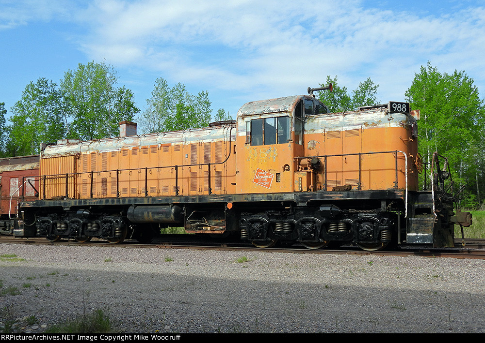 MILW 988